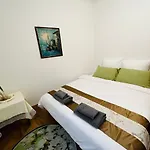 Two-Bedroom Flat Near Pompidou Centre