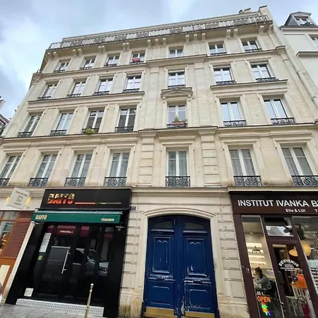 Two-bedroom Flat Near Pompidou Centre * Parigi