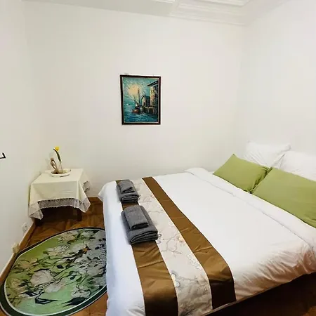 Two-bedroom Flat Near Pompidou Centre Parigi