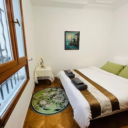 Two-bedroom Flat Near Pompidou Centre Parigi